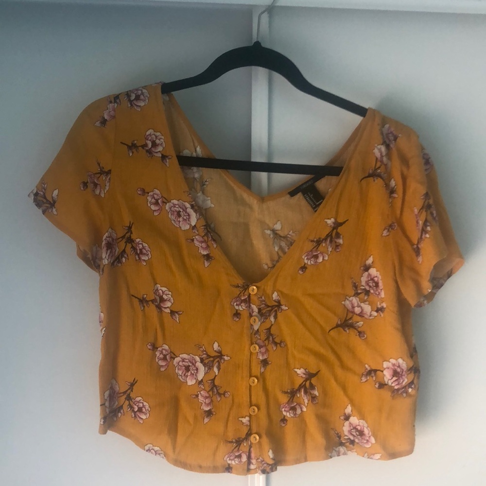forever 21 flowy crop top. size small.